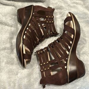 Women’s Jambu sport wedge design sandals size 10